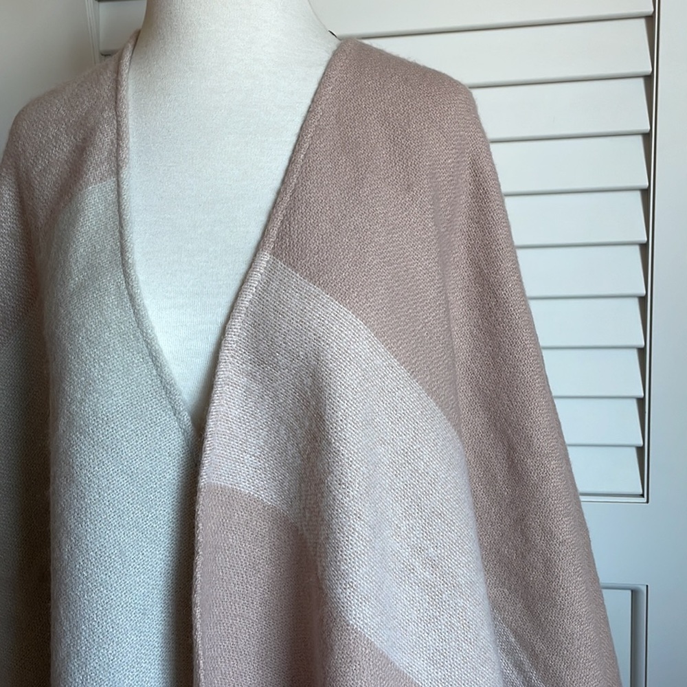 Soia & Kyo Colorblock Pattern Cape - Picture 2 of 7